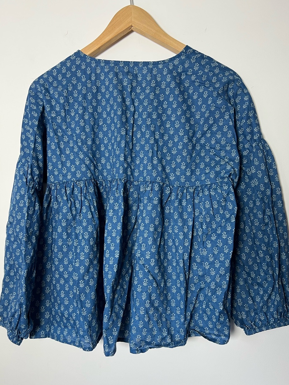 Faherty Lyla Top Organic Cotton Indigo Gobo Floral Print NEW - Picture 10 of 15